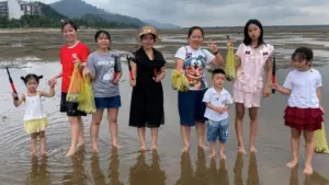 Du lịch biển Hải Tiến hấp dẫn với trải nghiệm cào ngao và nhiều hoạt động gắn với phát triển du lịch bền vững, khám phá ngay.