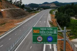 Chuyên gia đề xuất sớm hoàn thiện cao tốc Bắc - Nam còn 2-4 làn xe để nâng năng lực khai thác, bảo đảm đúng tiêu chuẩn cao tốc.
