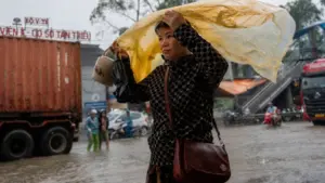 Miền Bắc mưa lớn kéo dài nhiều ngày, có nơi lượng mưa gần 300mm. Cập nhật diễn biến thời tiết và khu vực chịu mưa to.