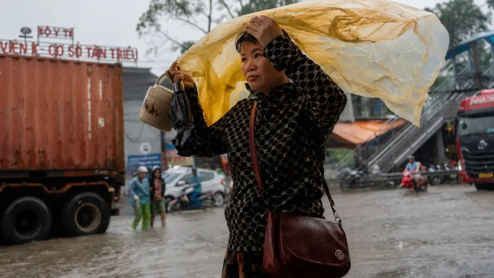 Miền Bắc mưa lớn kéo dài nhiều ngày, có nơi lượng mưa gần 300mm. Cập nhật diễn biến thời tiết và khu vực chịu mưa to.