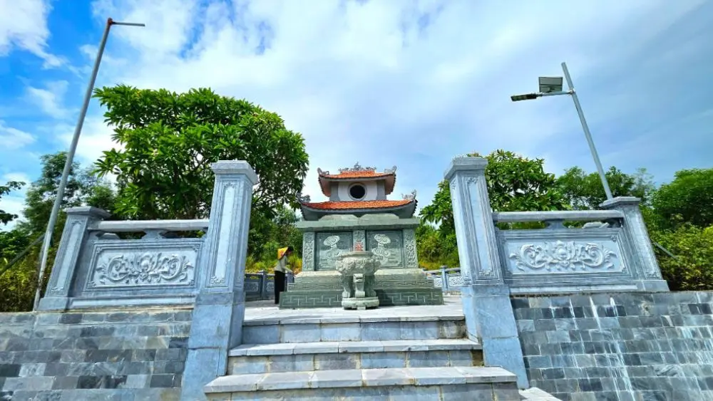 Khám phá mộ La Sơn Phu tử Nguyễn Thiếp dưới chân núi Thiên Nhẫn, di tích gắn với danh nhân văn hóa và lịch sử xứ Nghệ.