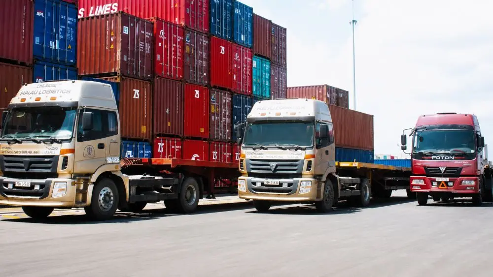 Phó Thủ tướng yêu cầu giảm giá cước vận tải khi giá xăng dầu giảm, bảo đảm chi phí logistics phản ánh đúng biến động nhiên liệu.