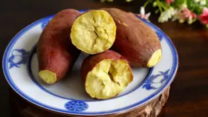 Sai lầm khi ăn khoai lang như gọt vỏ trước khi luộc hay ăn thay bữa chính có thể làm giảm giá trị dinh dưỡng. Tìm hiểu để tránh mắc phải.