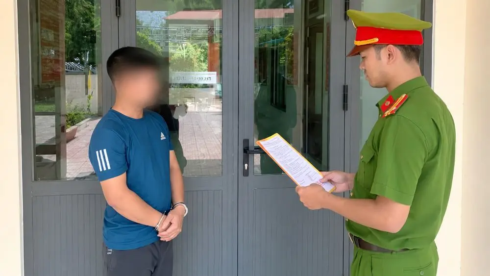 Tài xế xe dịch vụ ở Quảng Ngãi bị bắt vì gây loạt vụ trộm, dù từng được tạo điều kiện hoàn lương sau án tù về trộm cắp.