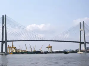Một CSGT đường thủy mất tích sau vụ lật ca nô trên sông Soài Rạp. Lực lượng chức năng đang khẩn trương tìm kiếm nạn nhân.