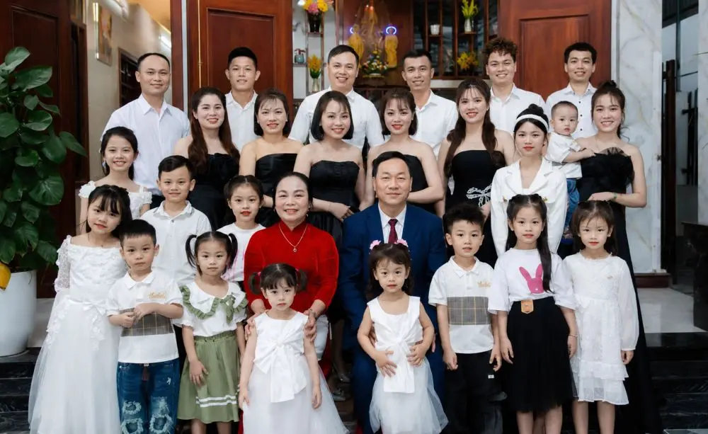 4 anh em ruột ở Nghệ An xây nhà chung, sân chung trên khu đất gần 1.000m², tạo không gian sống gắn kết nhiều thế hệ.