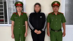 Khởi tố 2 người mua dâm nữ tiếp viên quán nhậu dưới 18 tuổi tại TP.HCM sau quá trình điều tra của cơ quan công an.