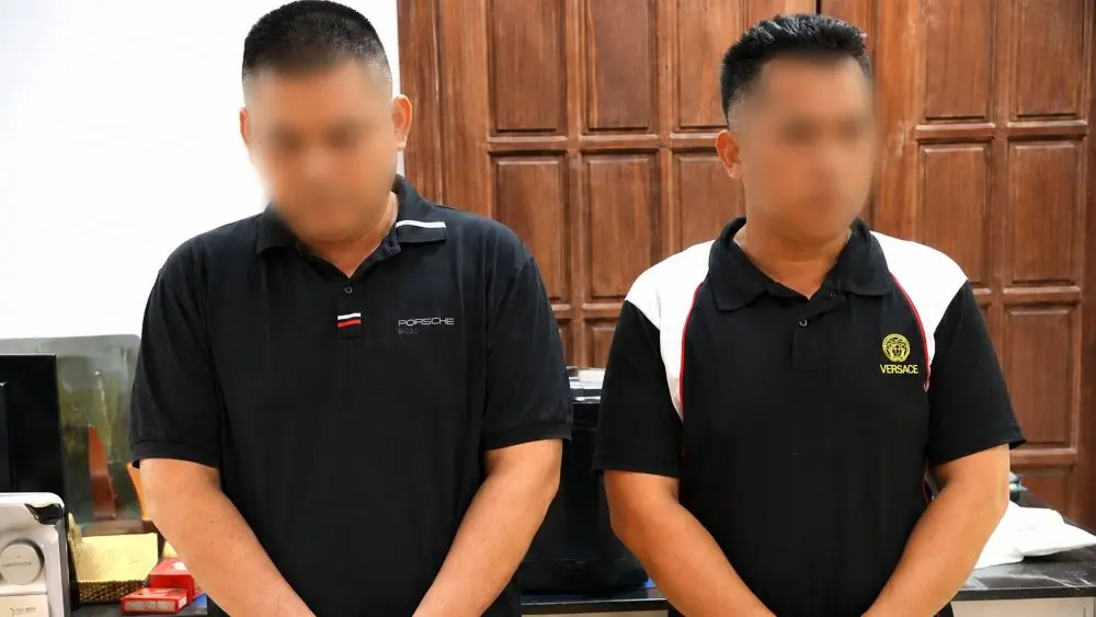 Triệt phá đường dây làm giấy tờ giả, bán bằng đại học giả giá 700 nghìn đồng; công an bắt giữ các đối tượng, thu nhiều tang vật.
