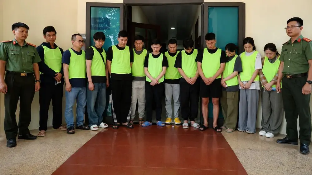 Công an triệt phá đường dây cá độ Fi88, KingGroup xuyên quốc gia, bắt giữ nhiều đối tượng, hé lộ mô hình vận hành và mức lương cao.