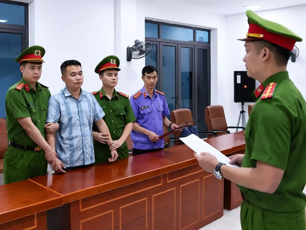Phê chuẩn bắt khẩn cấp giáo viên Nguyễn Hà Duy: góc nhìn pháp lý về trách nhiệm của những người liên quan trong vụ việc.