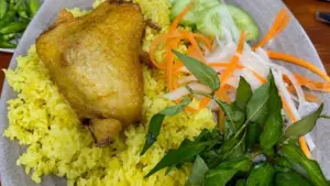 Quán cơm gà ở Cam Ranh bị phạt 10 triệu đồng sau vụ gần 50 người nhập viện nghi ngộ độc thực phẩm. Xem nguyên nhân và diễn biến vụ việc.