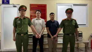 Công an TP.HCM bắt khẩn cấp hai người liên quan vụ dùng ô tô đuổi đánh nhau giữa trung tâm thành phố, gây mất an ninh trật tự.