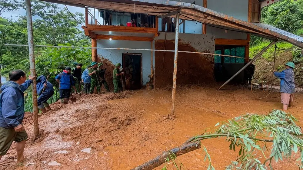 Mưa lũ gây thiệt hại tại Lai Châu và Điện Biên, một người bị lũ cuốn, nhiều nhà hư hỏng do sạt lở đất và mưa lớn