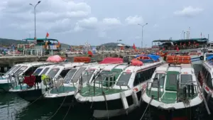 Nhiều ca nô du lịch Phú Quốc tạm dừng hoạt động, các tour ra đảo bị gián đoạn khi doanh nghiệp chủ động ngưng khai thác.