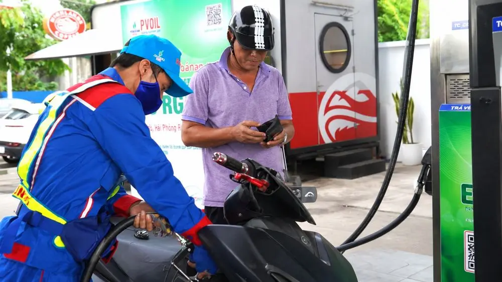 Bộ Công Thương đề xuất bỏ cơ chế công bố giá cơ sở xăng dầu định kỳ, hướng tới cơ chế điều hành giá theo thị trường.