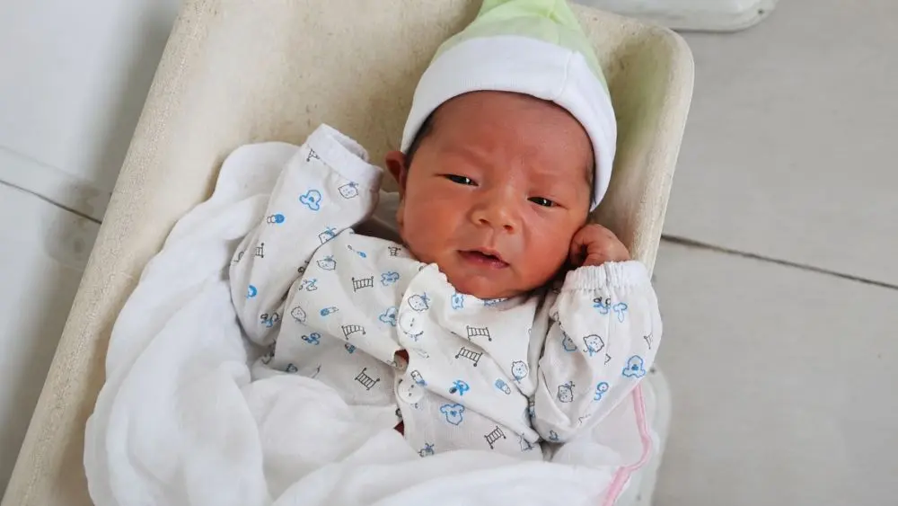 Nhiều mẹ trẻ bỏ rơi con sơ sinh kèm thư tay vì không thể chăm sóc, thực trạng gây xót xa và những câu chuyện phía sau.