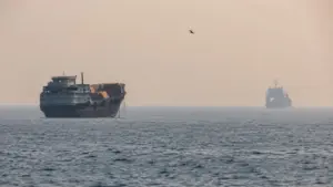 Mỹ ra tối hậu thư với Iran giữa căng thẳng tại eo biển Hormuz. Theo dõi diễn biến mới nhất và tác động khu vực.