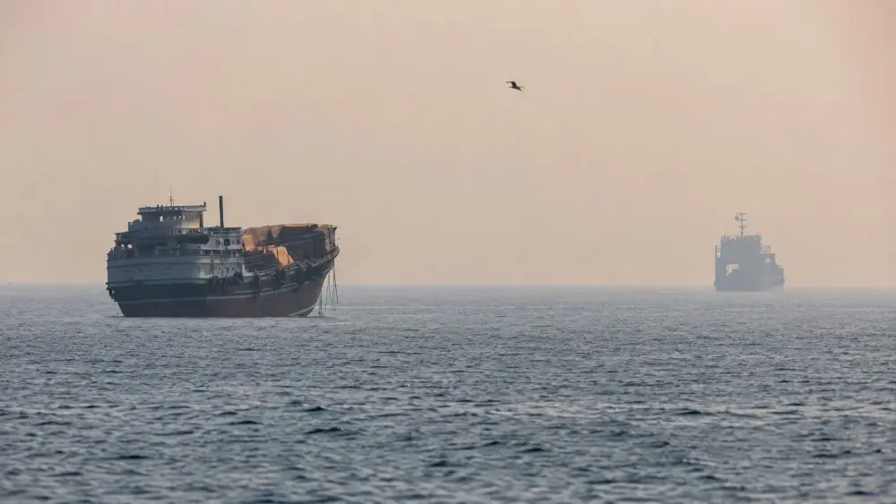 Mỹ ra tối hậu thư với Iran giữa căng thẳng tại eo biển Hormuz. Theo dõi diễn biến mới nhất và tác động khu vực.
