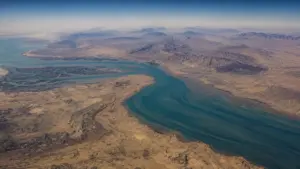 Vì sao Mỹ và Iran rơi vào thế bế tắc tại eo biển Hormuz? Phân tích cục diện đối đầu và những yếu tố khiến chưa bên nào giành ưu thế.