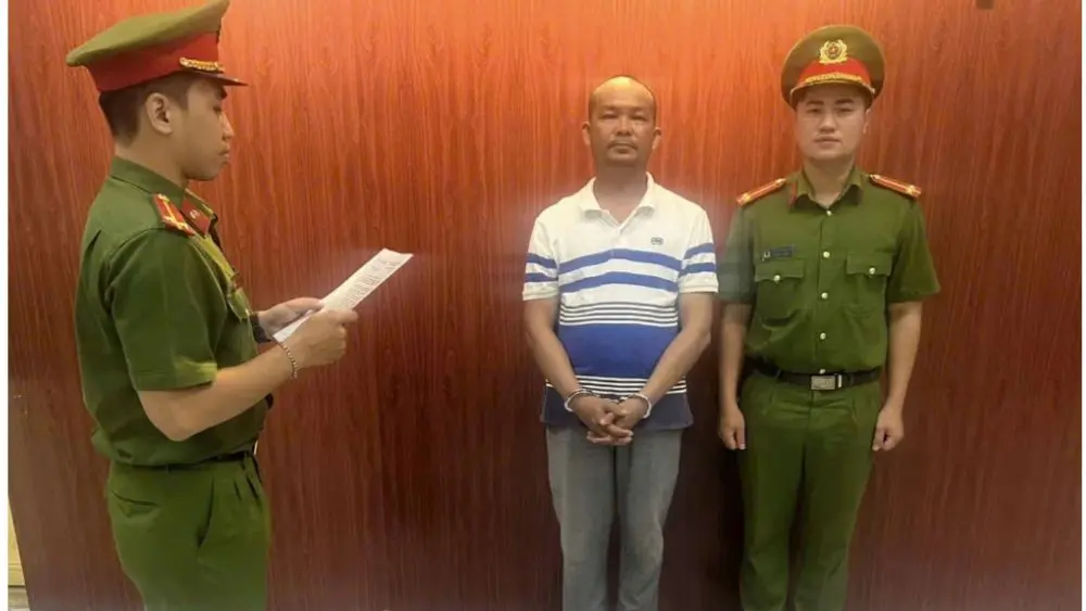 Bắt giam 6 người đổ trái phép gần 800 tấn chất thải ở TPHCM. Diễn biến vụ án và vai trò các đối tượng đang được điều tra.