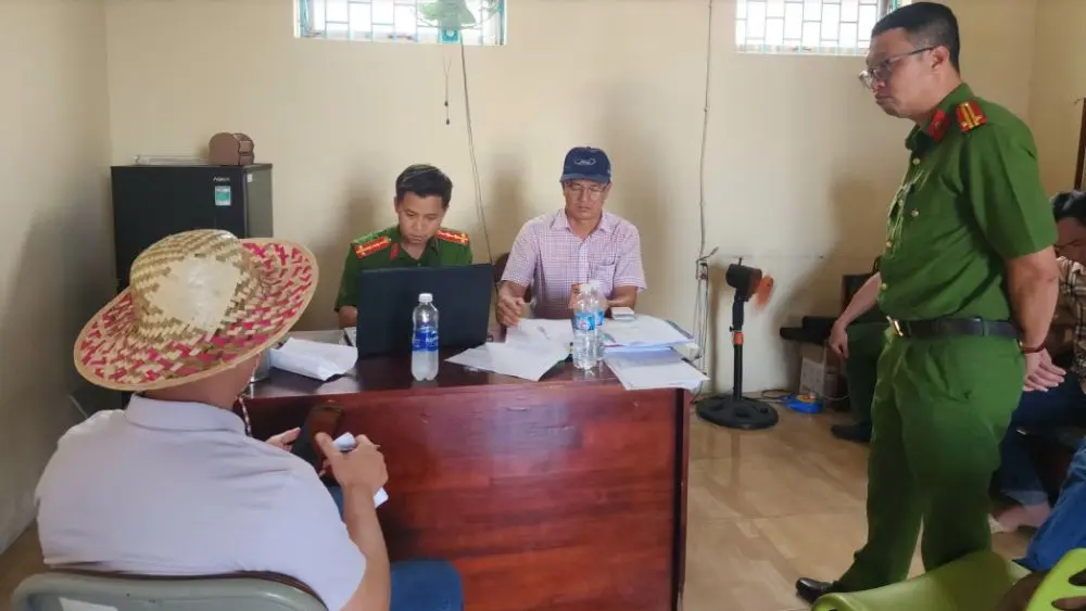 Vụ lật ca nô ở Phú Quốc khiến 15 người tử vong, lực lượng chức năng khẩn trương điều tra vụ việc. Xem diễn biến mới nhất.
