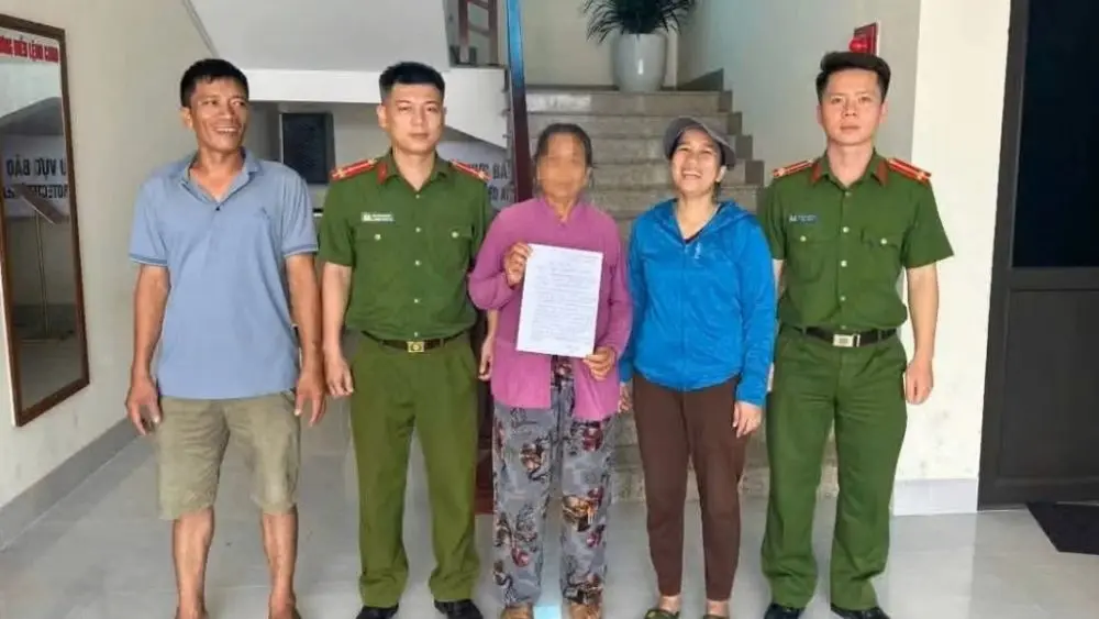 Công an phường Hoàng Mai phối hợp Agribank ngăn cụ bà 74 tuổi chuyển 250 triệu đồng cho kẻ mạo danh cơ quan chức năng.