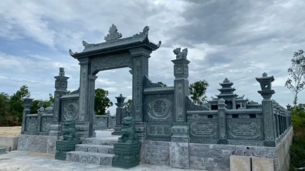 Phát hiện 3 khu lăng mộ xây dựng trái phép trên đất do xã quản lý, cơ quan chức năng đang kiểm tra, xử lý theo quy định.
