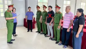 Khởi tố Giám đốc Công ty TNHH Xây dựng Hoàng Hưng HB về tội lừa đảo chiếm đoạt tài sản tại Sơn La. Xem diễn biến vụ án.