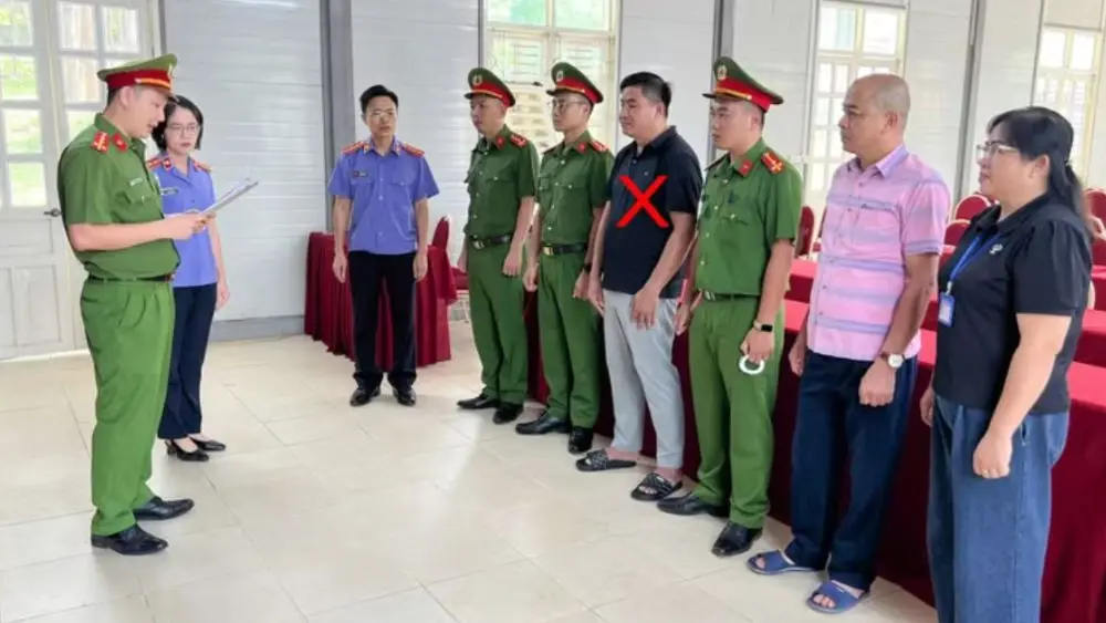Khởi tố Giám đốc Công ty TNHH Xây dựng Hoàng Hưng HB về tội lừa đảo chiếm đoạt tài sản tại Sơn La. Xem diễn biến vụ án.