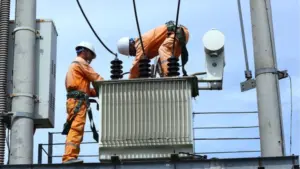 Không để dòng vốn đầu tư chậm lại vì chờ điện, ngành điện tăng tốc đầu tư hạ tầng, hiện đại hóa lưới điện phục vụ tăng trưởng kinh tế.