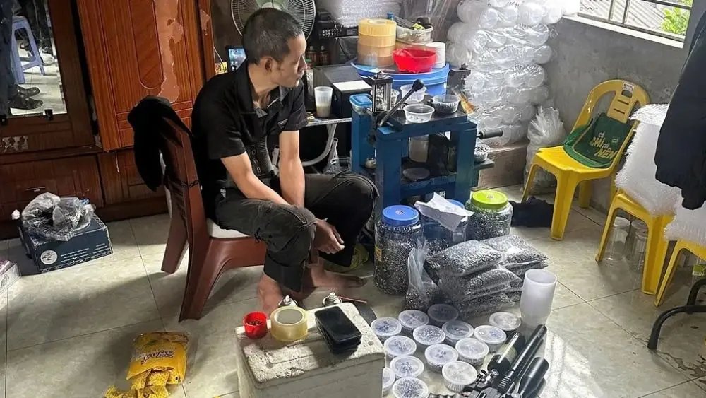 Công an Bắc Ninh triệt phá đường dây chế tạo đạn chì quy mô lớn, khởi tố 16 bị can, thu giữ hơn 55.600 viên đạn và 10 khẩu súng PCP.