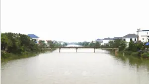 Cầu Hồng Phong ở Nghệ An xuống cấp nghiêm trọng sau hơn 40 năm sử dụng, người dân vẫn phải lưu thông do chưa có tuyến thay thế.