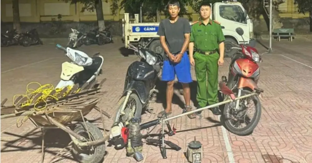 Đạo chích sa lưới sau hàng loạt vụ trộm cắp tài sản. Công an bắt giữ nghi phạm cùng tang vật, làm rõ hành vi và tiếp tục điều tra.
