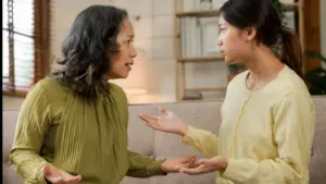 Mẹ chồng khó chịu khi thấy con dâu được hỗ trợ chăm con, mở ra góc nhìn về khác biệt quan niệm trong chăm lo gia đình.