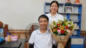 Người phụ nữ ở Thái Nguyên chia sẻ cuộc hôn nhân 17 năm không một cái ôm nhưng vẫn hạnh phúc nhờ sự thấu hiểu và đồng hành.