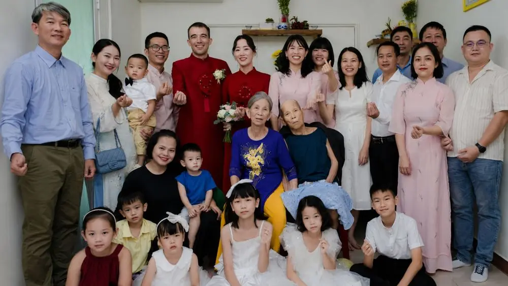 Vợ chồng nghèo nhất xóm núi nuôi 8 con thành thạc sĩ, tiến sĩ bằng nghị lực và tinh thần hiếu học, truyền cảm hứng mạnh mẽ.