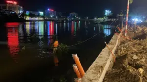 Hai bé trai tắm trên rạch Long Xuyên, An Giang, một em tử vong, một em mất tích. Lực lượng chức năng đang khẩn trương tìm kiếm.