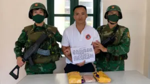 Nghệ An bắt 2 đối tượng, thu giữ hơn 15.000 viên ma túy tổng hợp và 1 bánh heroin. Xem chi tiết vụ án và tang vật bị thu giữ.
