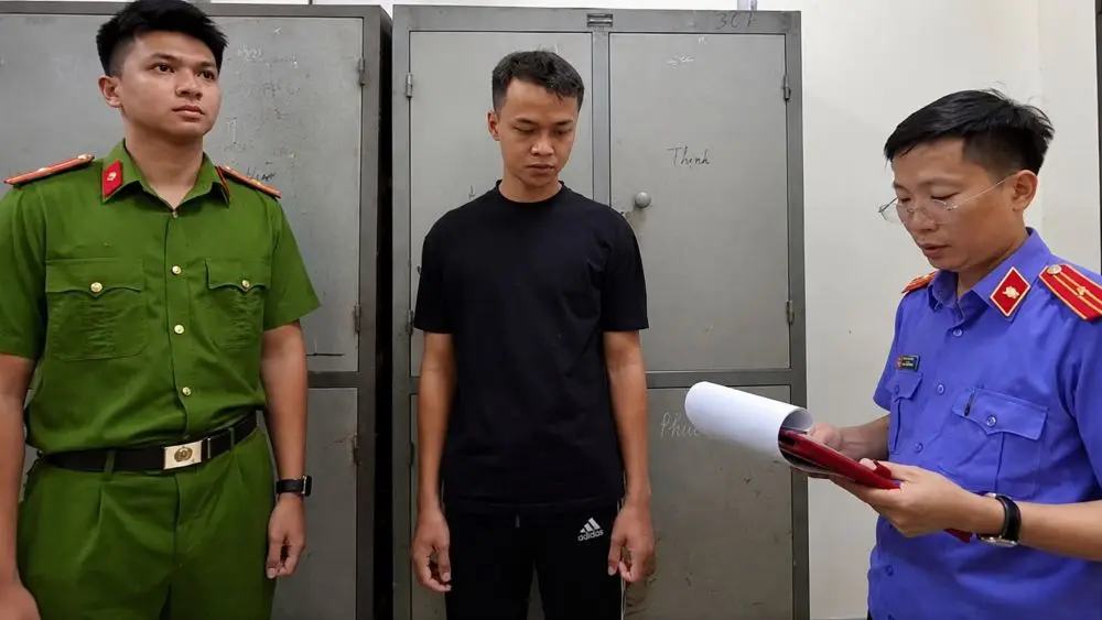 Khởi tố thanh niên giả danh công an để cưỡng đoạt tài sản ở Hà Tĩnh. Vụ án đang được cơ quan chức năng điều tra, làm rõ.