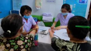 Cô đơn làm gia tăng nguy cơ mắc bệnh ở tuổi già. Tìm hiểu nguyên nhân, tác động và giải pháp giúp người cao tuổi sống khỏe mạnh hơn.