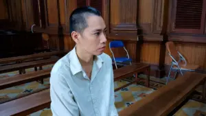 Thuê nhà rồi bán cho người khác, bị cáo Phạm Văn Quyền lĩnh án vì hành vi lừa đảo chiếm đoạt tài sản. Xem diễn biến vụ việc.