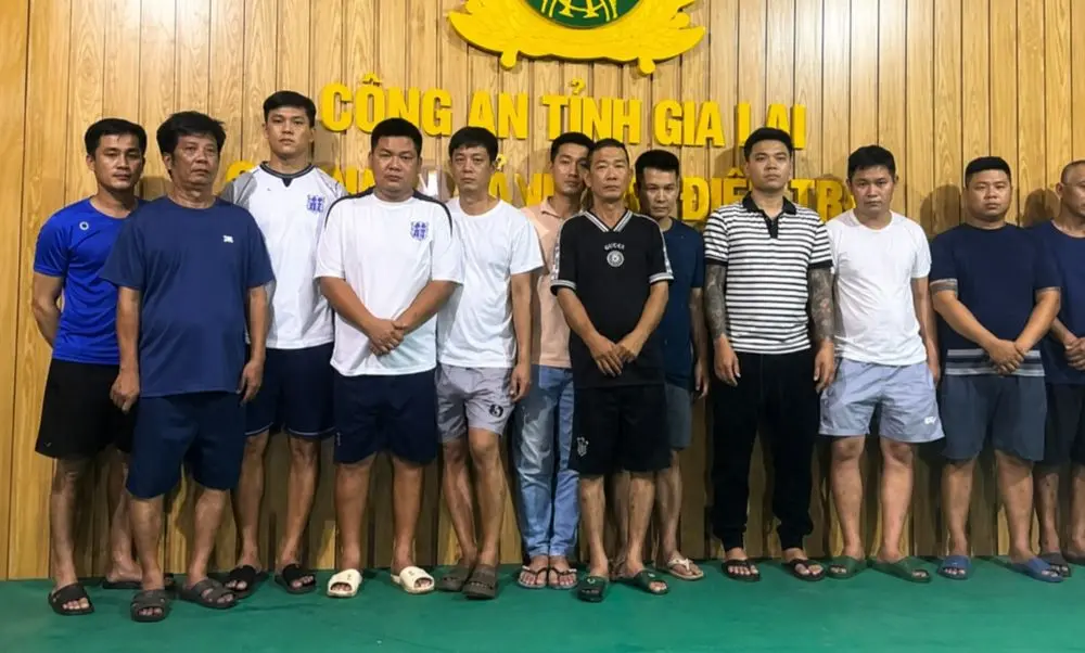riệt phá đường dây cá độ bóng đá hơn 100 tỷ đồng, khám xét khẩn cấp 19 tụ điểm, hé lộ phương thức hoạt động của các đối tượng.