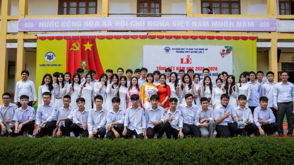 Lớp 12A1 Trường THPT Quỳnh Lưu 1 có cả thủ khoa và á khoa khối A00 Nghệ An, tạo dấu ấn đặc biệt trong kỳ thi tốt nghiệp THPT 2026.