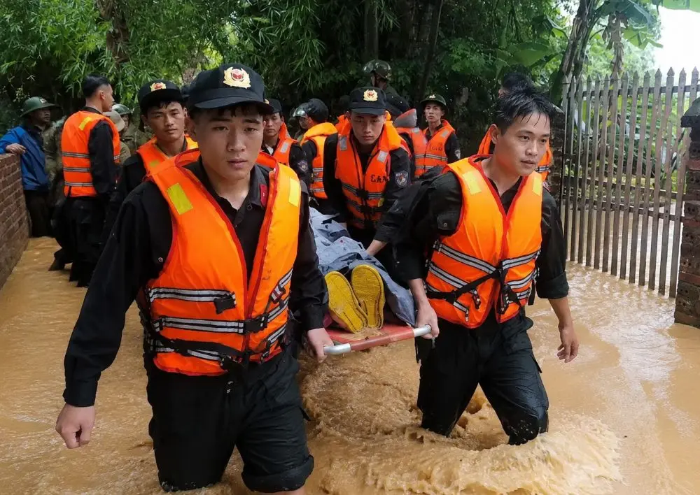 Cao Bằng huy động quân đội, công an hỗ trợ người dân ứng phó mưa lũ, di dời khỏi vùng ngập và bảo đảm an toàn. Xem chi tiết.