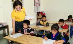 Chính sách giữ chân giáo viên vùng khó được kỳ vọng tháo gỡ khó khăn, tạo động lực để thầy cô yên tâm gắn bó với trường lớp.