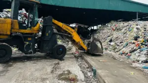 Nhà máy rác Thạch Lạc ngừng tiếp nhận khiến rác thải ùn ứ tại nhiều địa phương. Tìm hiểu nguyên nhân và hướng xử lý mới.