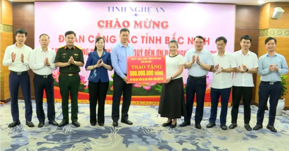 Bắc Ninh ủng hộ 500 triệu đồng cho Quỹ Đền ơn đáp nghĩa tỉnh Nghệ An, góp phần chăm lo người có công và gia đình chính sách.