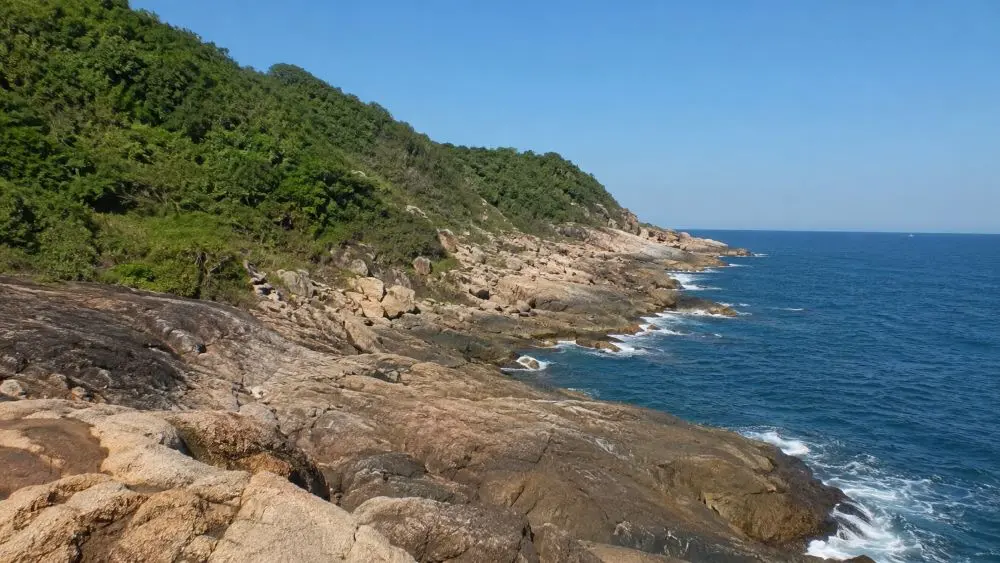 Mũi Nghê, điểm đến nổi tiếng ở Sơn Trà, trở thành nơi xảy ra chuyến đi định mệnh khi 4 người bị sóng cuốn, 2 người mất tích.