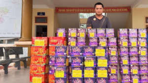 Công an tỉnh Nghệ An khởi tố Đoàn Quý Hợi về hành vi mua bán gần 300kg pháo hoa nổ trái phép.