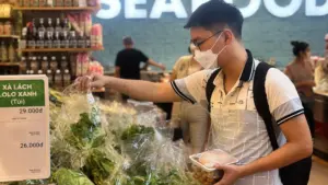 Người Việt ăn thịt gần gấp đôi khuyến nghị nhưng thiếu rau, tiềm ẩn nguy cơ mất cân đối dinh dưỡng.